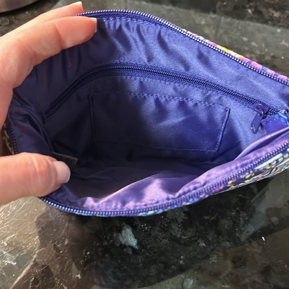 Vera Bradley's ESCAPADE WRISTLET in BATIK LEAVES PATTERN, Purple, Purse, NWT - Picture 4 of 4